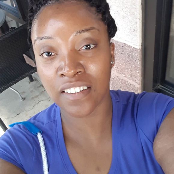 Meet your Posher, Synthia - Picture 1 of 1